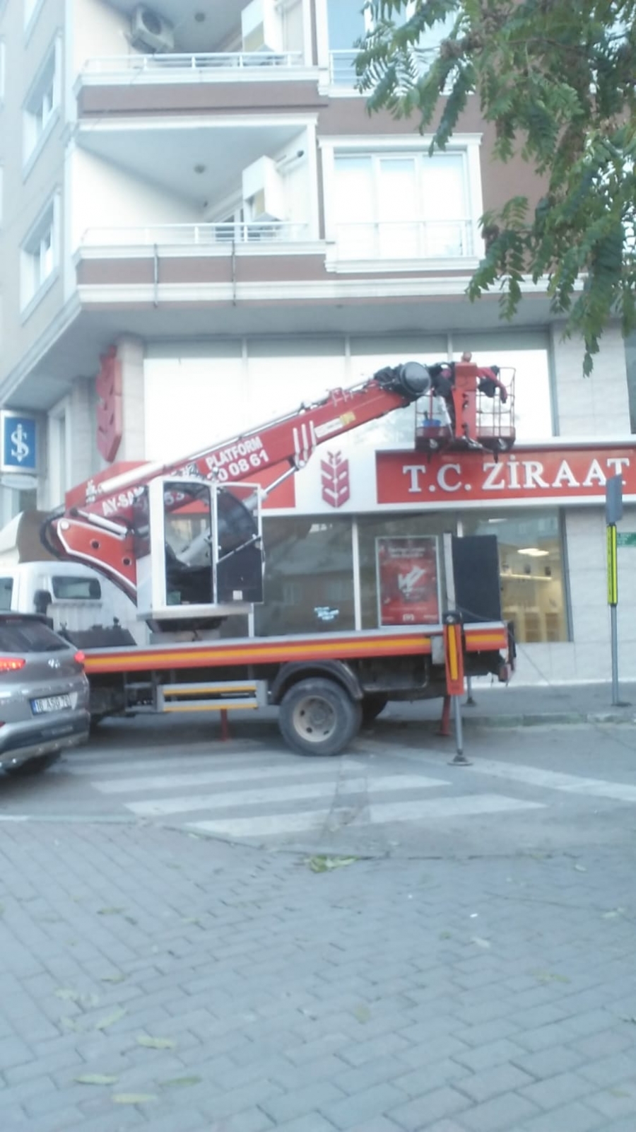 Osmangazi/Bursa Cam Temizliği Çalışması