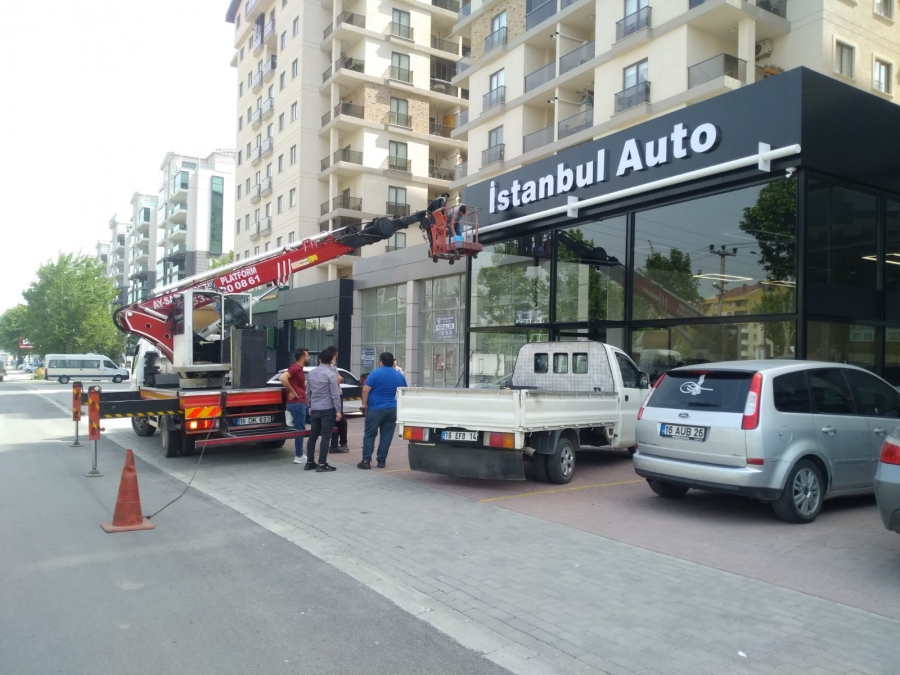 Nilüfer/Ata Bulvarı Boyama ve Temizlik çalışması.